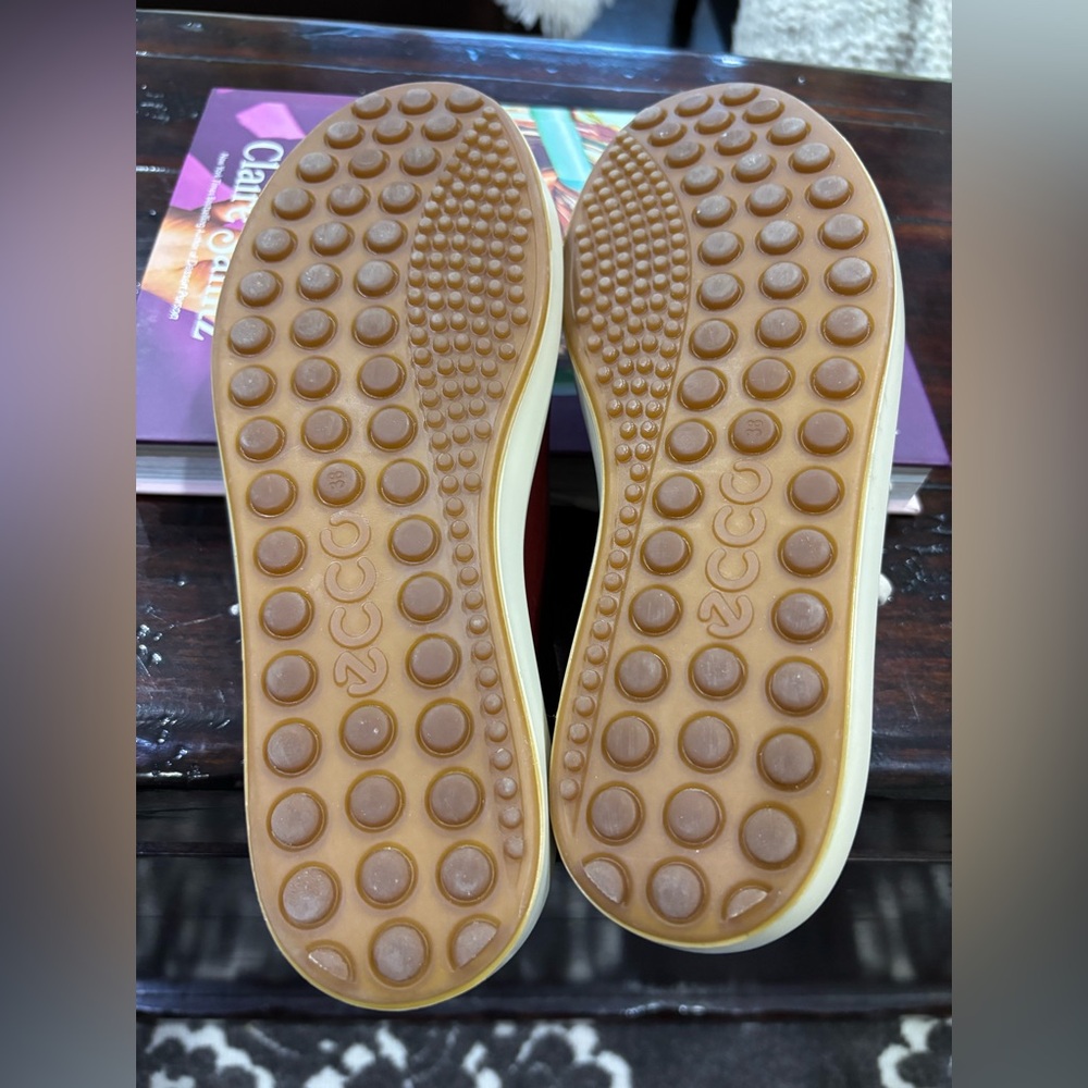 ECCO Women’s Soft Leather Sneakers - Picture 6 of 9